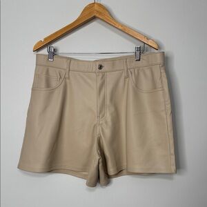 NWT Abercrombie & Fitch The Faux Leather Dad Short High Rise Curve Love Size 33